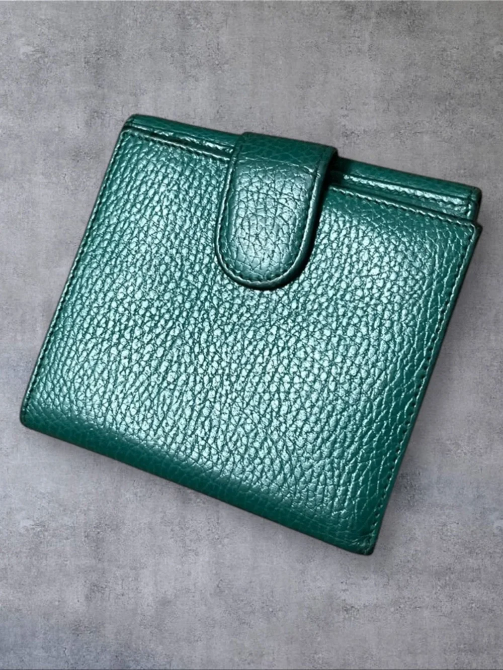 Green Gucci Wallet - Picture 3 of 7